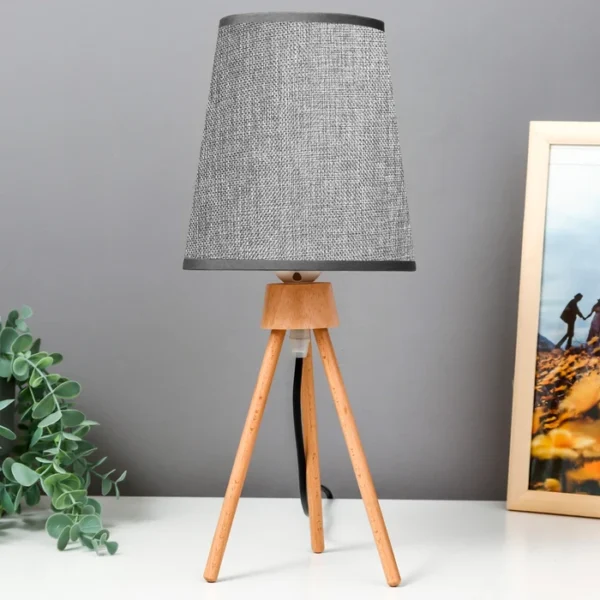 Lámpara Moderna de Mesa con Patas de Madera y Pantalla de Lino, Rosca E27