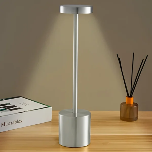 Lámpara Metálica de Mesa con Iluminación LED